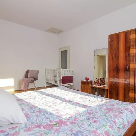 Holiday home Ines In - Haus Fuer 4-5 Personen Barban